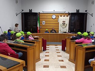 un-giorno-in-consiglio-il-comune-di-alcamo-apre-le-porte-ai-giovani-studenti