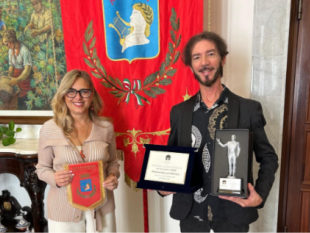 marsala-la-sindaca-patti-incontra-il-cantautore-francesco-di-paola-vincitore-del-premio-lucio-dalla