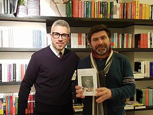 video-intervista-a-mirko-sabatino-sul-suo-romanzo-l-estate-muore-giovane-presentato-a-libreria-lettera22