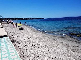 mazara-ripulita-dai-rifiuti-e-dalle-alghe-la-spiaggia-san-vito