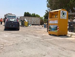 dopo-la-segnalazione-di-primapagina-ripulita-lisola-ecologica-diventata-una-discarica