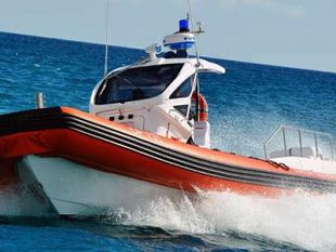 castellammare-la-capitaneria-di-porto-procede-al-trasbordo-di-un-marittimo-in-difficolta