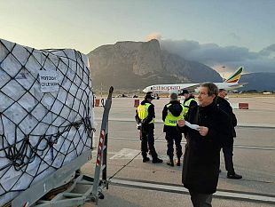 coronavirus-atterrato-a-palermo-aereo-con-40-tonnellate-di-dispositivi