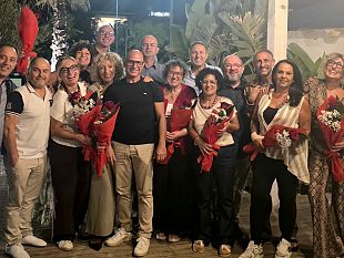 alcamo-dopo-40-anni-si-ritrovano-i-compagni-della-3-c-della-navarra