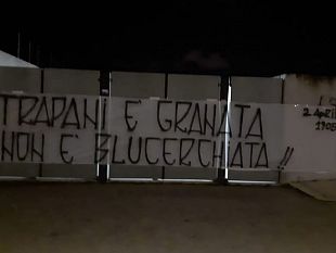 trapani-e-granata-non-e-blucerchiata-striscione-polemico-al-sorrentino