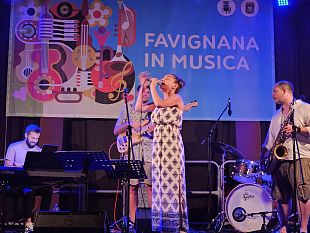 i-soulful-vibes-conquistano-il-pubblico-di-favignana-in-musica-con-un-mix-di-brani-inediti-e-famosi