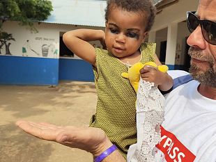 sportivi-castelvetranesi-donano-una-fornitura-di-maglie-sportive-per-i-bambini-di-un-villaggio-della-tanzania