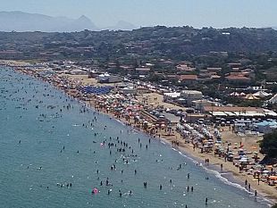 castellammare-divieto-gomme-da-masticare-cicche-e-fumo-in-spiaggia