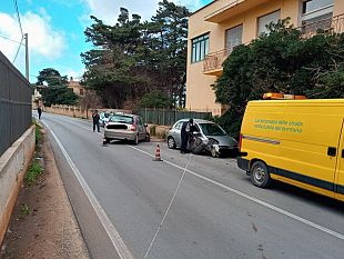 bonagia-scontro-frontale-tra-due-auto-in-via-crocifissello
