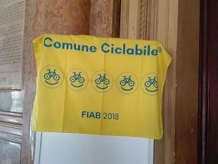 favignana-isola-piu-ciclabile-del-mediterraneo-premiata-con-la-bandiera-gialla-questa-mattina-a-bologna