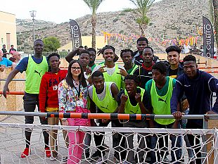 i-minori-stranieri-non-accompagnati-di-salemi-vincono-il-1-torneo-di-calcio-balilla-umano-badia-grande