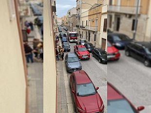 trapani-auto-in-fiamme-in-via-dellulivo