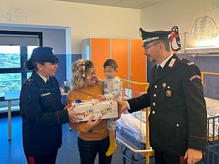 marsala-i-carabinieri-consegnano-doni-di-natale-ai-bambini-ricoverati