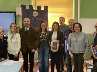 sciascia-entra-in-classe-al-ruggero-settimo-incontro-con-il-rotary-club-a-caltanissetta-studenti-protagonisti-di-un-app