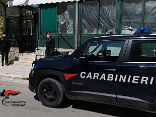 salemi-apre-la-pizzeria-al-pubblico-fila-per-lasporto-carabinieri-chiudono-attivita-commerciale