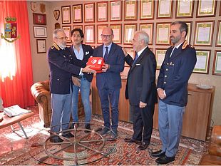 consegnato-defibrillatore-alla-questura-di-trapani