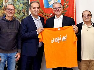 palazzo-municipale-accoglie-i-rappresentanti-de-la-verita-vive