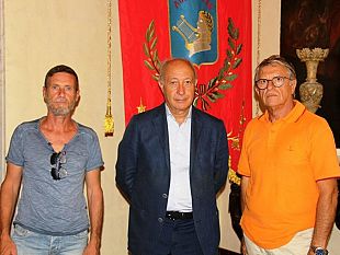 marsala-incontro-al-palazzo-municipale-fra-il-sindaco-di-girolamo-e-i-componenti-del-comitato-marsalese-dellassociazione-aiutiamoli-a-vivere