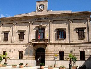 favignana-dal-1-giugno-vietato-circolare-nel-centro-e-accedere-nei-palazzi-pubblici-in-costume-da-bagno-e-a-torso-nudo