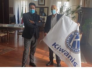 le-bandiere-del-kiwanis-esposte-a-palazzo-pignatelli