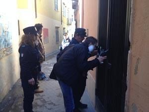 scoperta-una-casa-lager-per-cani-nel-centro-storico-denunciati-i-proprietari
