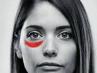 la-violenza-contro-le-donne-una-lunga-striscia-rosso-sangue