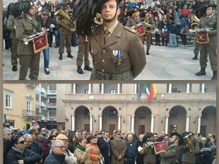 successo-per-la-fanfara-dei-bersaglieri-che-si-e-esibita-in-piazza-della-repubblica