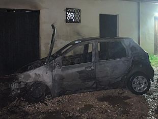 a-fuoco-auto-dei-volontari