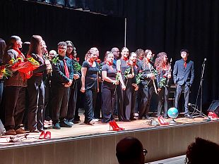 educazione-civica-e-solidarieta-in-uno-spettacolo-degli-studenti-del-rosina-salvo