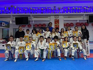 taekwondo-campionato-kim-liu-sicilia-18-podi-per-la-societa-mazarese-asd-taekwondo-2000-team-marino