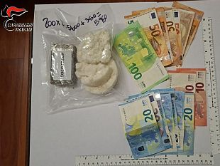 in-auto-con-200-grammi-di-hashish-e-100-di-crack-19enne-in-manette-ad-alcamo
