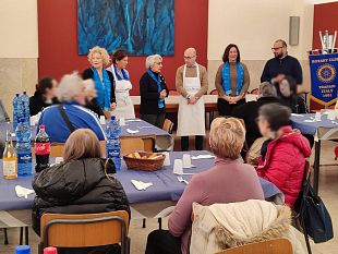 rotary-club-trapani-soci-ai-fornelli-per-il-pranzo-solidale-al-seminario-vescovile