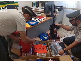 cefalu-scoperto-laboratorio-di-maglie-sportive-contraffatte-con-lavoratori-in-nero