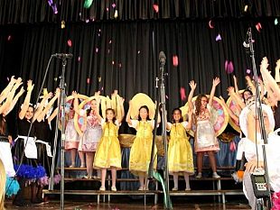 la-bella-e-la-bestia-in-scena-il-musical-disney-alla-ruggero-settimo