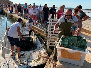 2la-guardia-cositera-sequestra-attrezzi-da-pesca-nella-riserva-naturale-orientata-isole-dello-stagnone-2