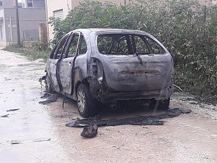 paceco-auto-rubata-e-data-alle-fiamme