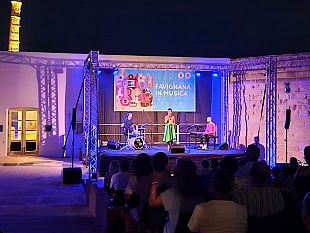 al-via-la-rassegna-favignana-in-musica-simona-trentacoste-incanta-il-pubblico-dellex-stabilimento-florio