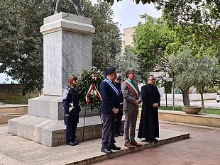 campobello-79-anniversario-della-liberazione-depositata-corona-dalloro