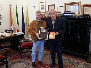 mazara-lo-scrittore-fiorentino-edoardo-adacher-in-visita-al-comune