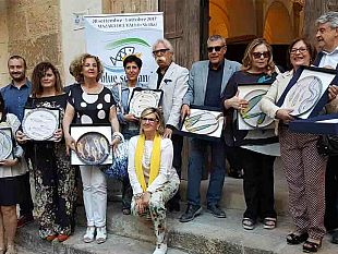 mazara-il-sindaco-cristaldi-ed-il-presidente-tumbiolo-premiano-le-vele-realizzate-dagli-studenti-a-blue-sea-land-2016