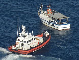 pantelleria-pesca-illegale-e-violazione-acque-territoriali-la-guardia-costiera-ferma-peschereccio-tunisino