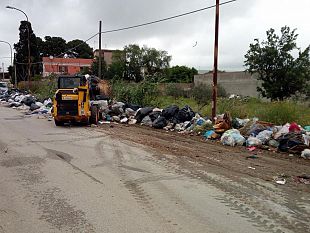 operai-dusty-ripuliscono-la-discarica-di-via-stella