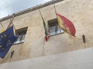 mazara-bandiere-a-mezzasta-in-memoria-dei-3-carabinieri-scomparsi-nella-tragedia-di-castel-dazzano
