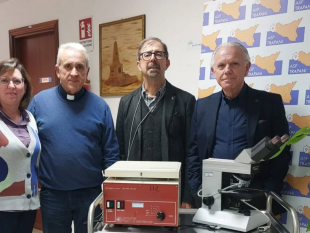 mazara/asp-trapani-dona-strumenti-di-laboratorio-alla-onlus-perchisoffre