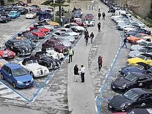 a-erice-90-auto-storiche-per-una-tappa-del-raid-delletna-2025
