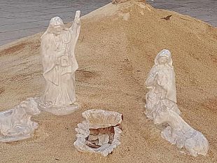video-in-frantumi-la-culla-del-presepe-di-piazza-repubblica-chi-e-stato