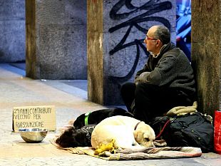 un-pasto-al-giorno-da-domani-in-piazza