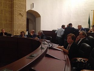 mazara-oggi-il-consiglio-dibatte-su-due-questioni-scottanti-bilancio-bocciato-dai-revisori-e-il-niet-della-regione-per-conferire-i-fanghi-dell-escazione-del-porto-canale-in-colmata-b