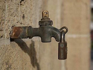 come-fare-a-scoprire-se-l-acqua-di-casa-nostra-e-potabile-parliamone-con-l-esperto