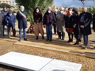 al-parco-di-selinunte-un-giardino-in-memoria-di-vincenzo-e-aldina-tusa
